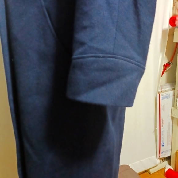 SIGNATURE WOMENS COAT SIZE 12 P IN A BEAUTIFUL NAVY BLUE WOOL 💙 - Picture 5 of 11